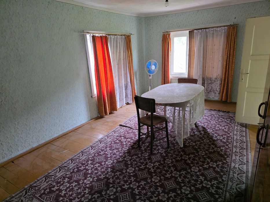 Поддържан имот в подножието на Балкана – 960 кв.м. двор, кладенец и канализация