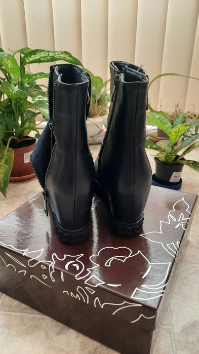 Дамски боти на платформа