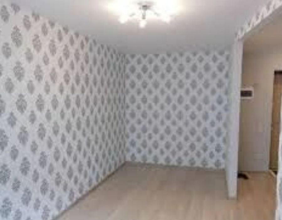 Поклейка обоев. Игорь