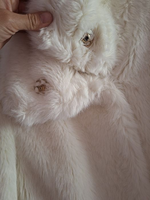 Продам белую шубку.