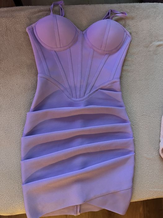 Елегантна оформяща бандажна рокля