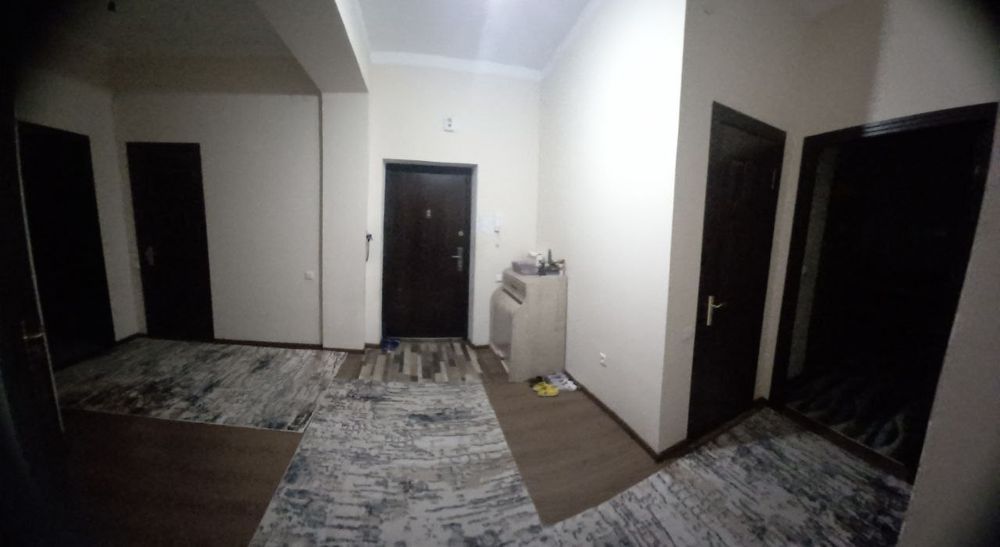 Дустлик-2 метродан 500 метр узокликда квартира сотилади.