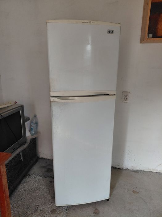 Холодильник LG, в рабочем состоянии