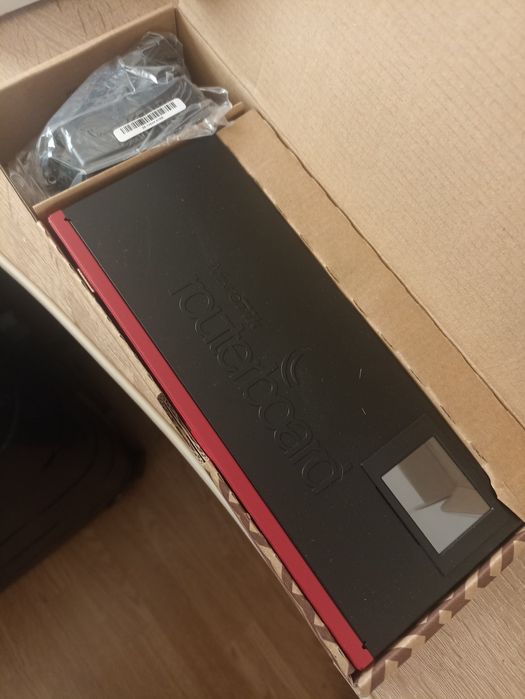 Продам роутер MikroTik RB2011