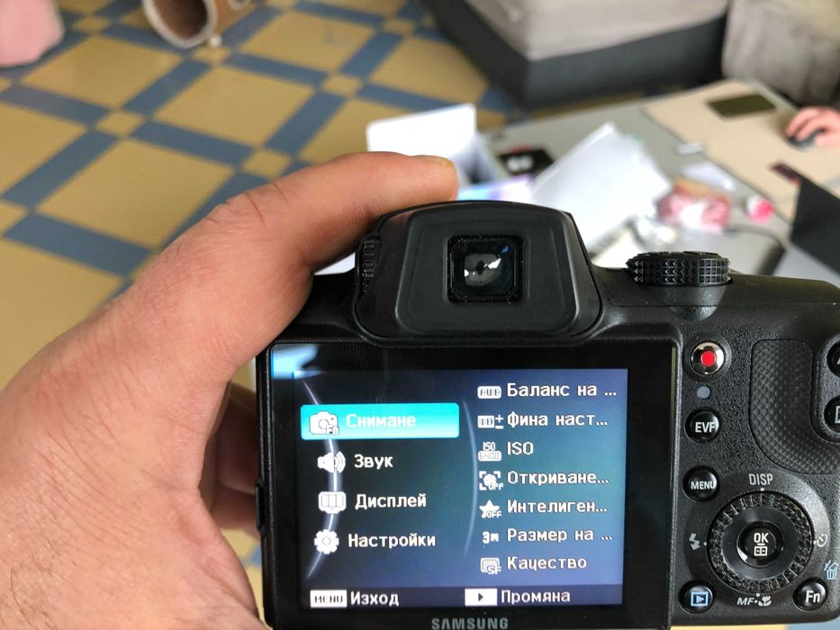 Samsung HZ50W Digital Camera(с основен комплект аксесоари-черен)