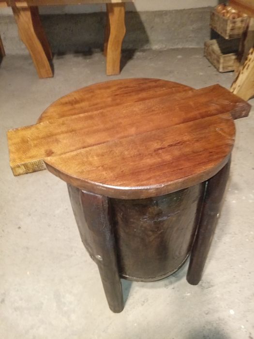 Masuta,bancuta rustica lemn masiv plus ciubar vechi lucrat manual .