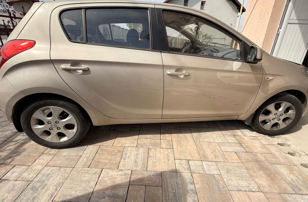 Hyundai i20 benzina an 2011 44838km reali