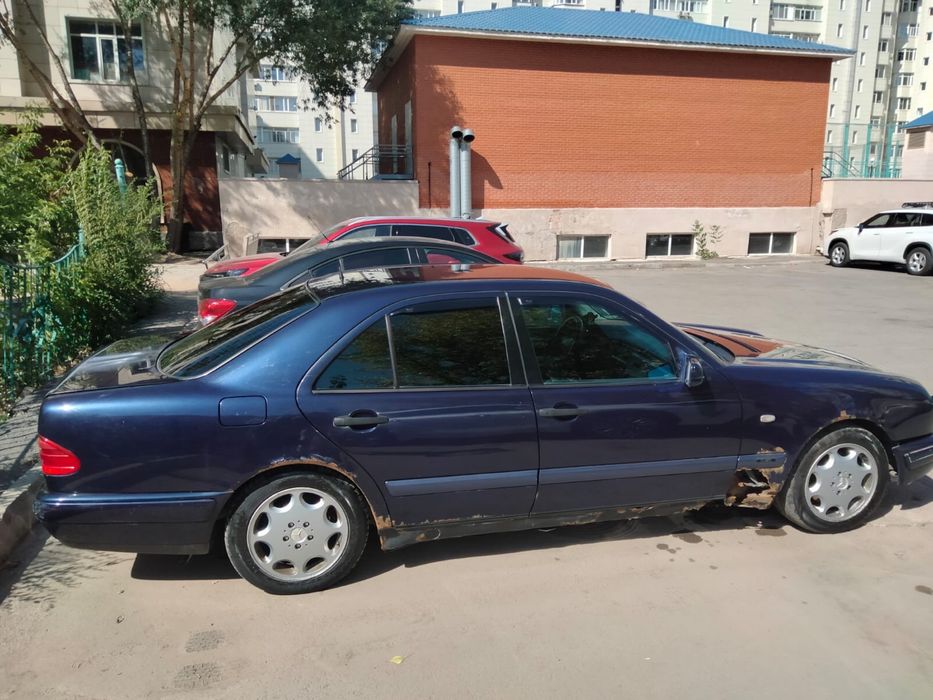 Автомобиль Mercedec-benz