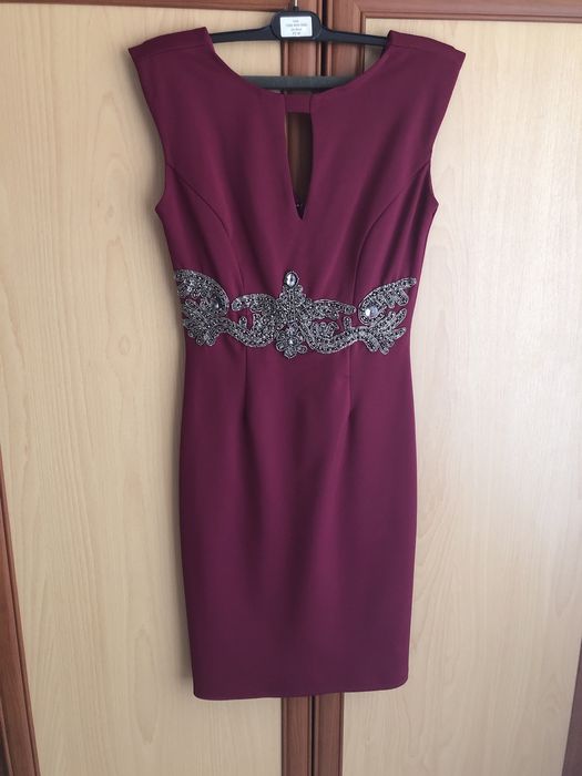 Елегантна права рокля