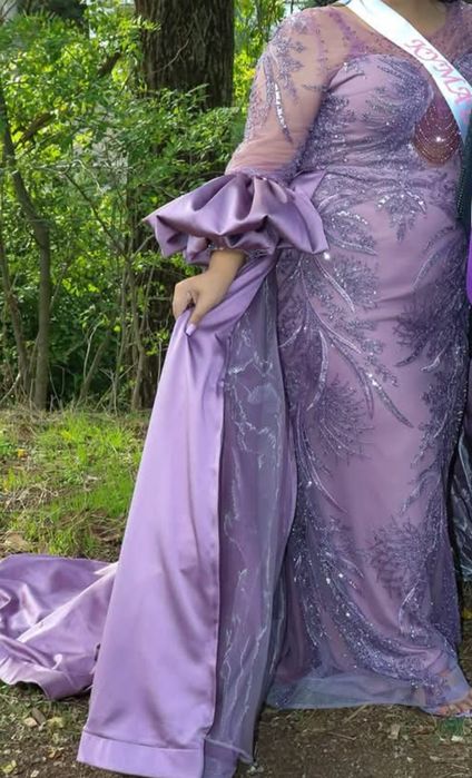 Продавам офицялна рокля