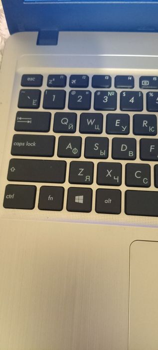 Noutbuk Asus Windows 10