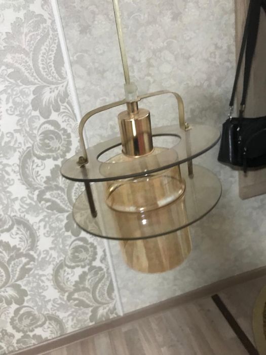 Продам люстру в прихожку