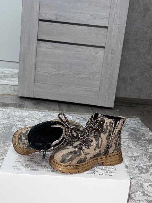 Продам детскую обувь