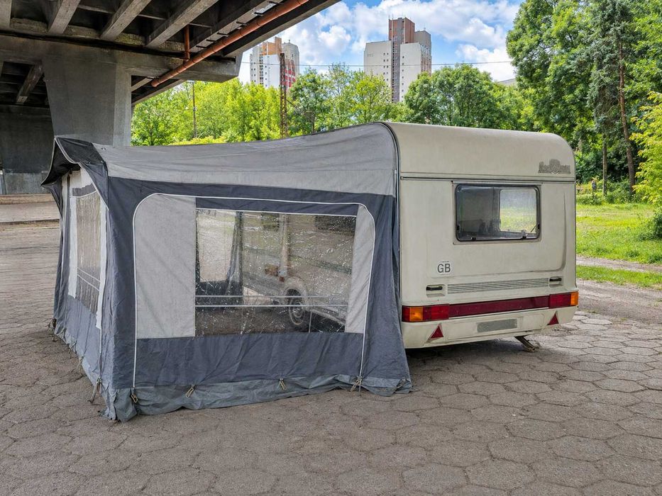 Каравана Coachman 2003 г. – 4 места, голям форселт, UK документи и платено мито