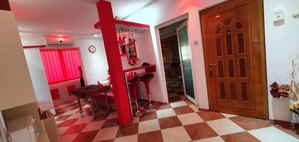 Proprietar, ofer spre închiriere apartament cu două camere mobilat