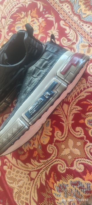 Продается кеды новые