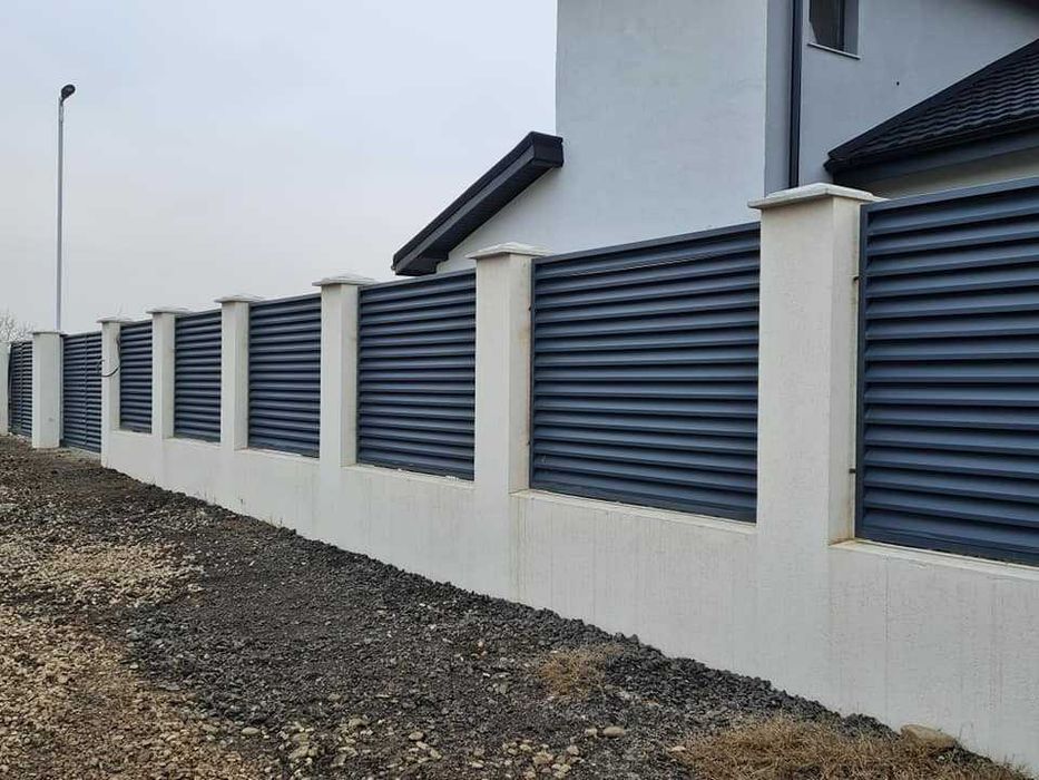 Garduri si porti din sipca metalica, panou stil jaluzele, tabla cutata, plasa bordurata, fier forjat, BCA si alte modele disponibile