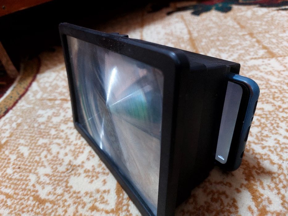Экран 3D telefon kattalashtirgichi