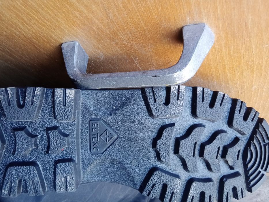 Продам берьцы 43 размер