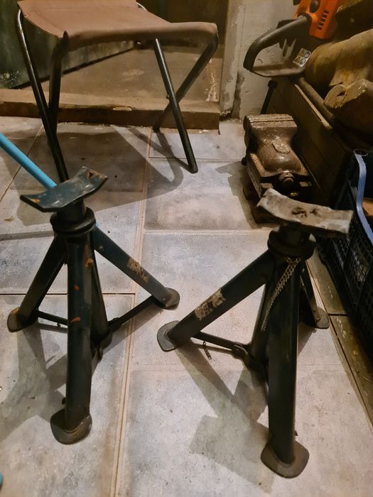 Стойки за подпиране на автомобили подпори