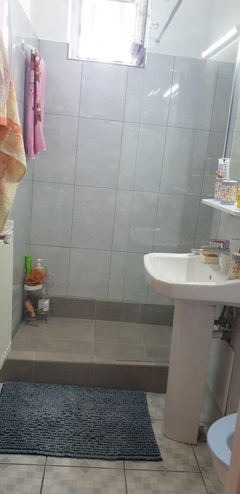 Inchiriez apartament