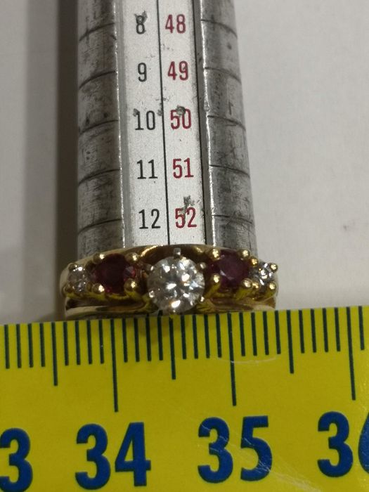 Vind inel din aur 14kt cu rubine și diamant