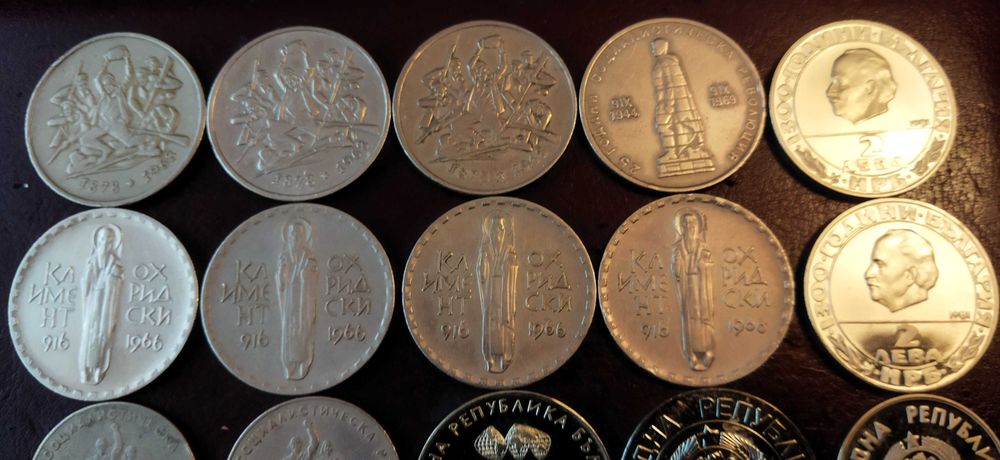 16 броя Юбилейни монети