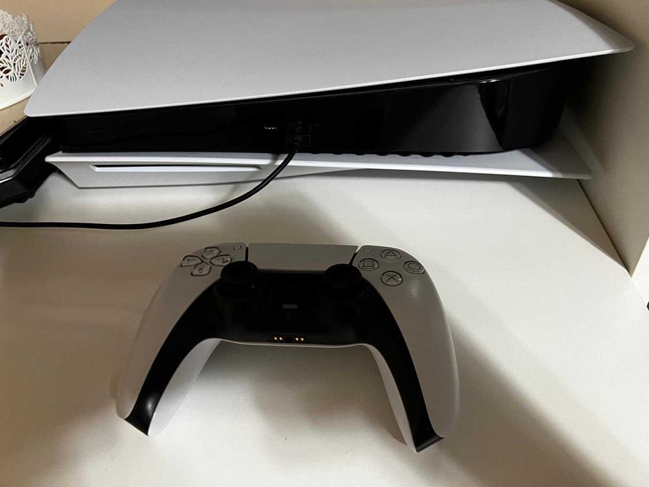 PlayStation 5 Disc Edition CFI-1216A – stare foarte bună + cutie originală