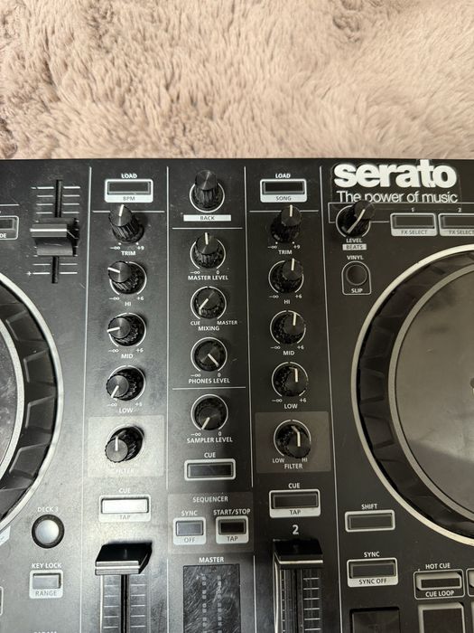 Controller DJ Roland DJ-202 + căști – perfect funcțional, ca nou