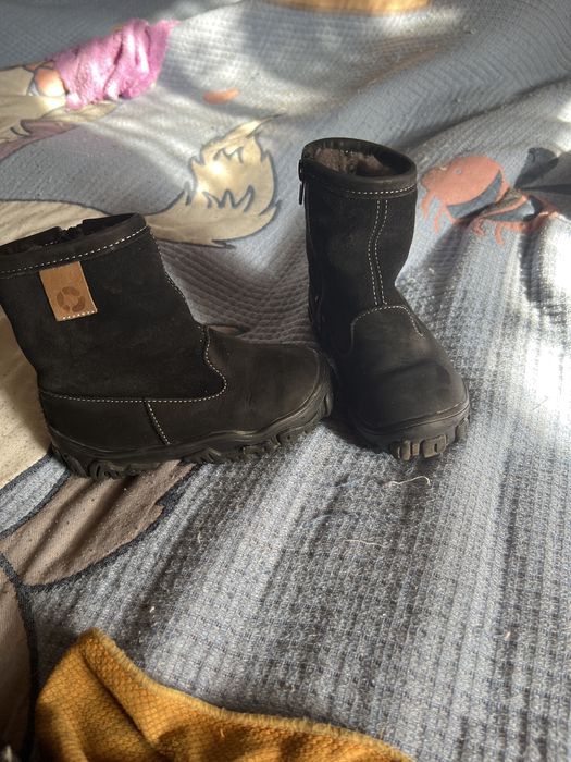 Зимние сапожки , полностю натуральные.