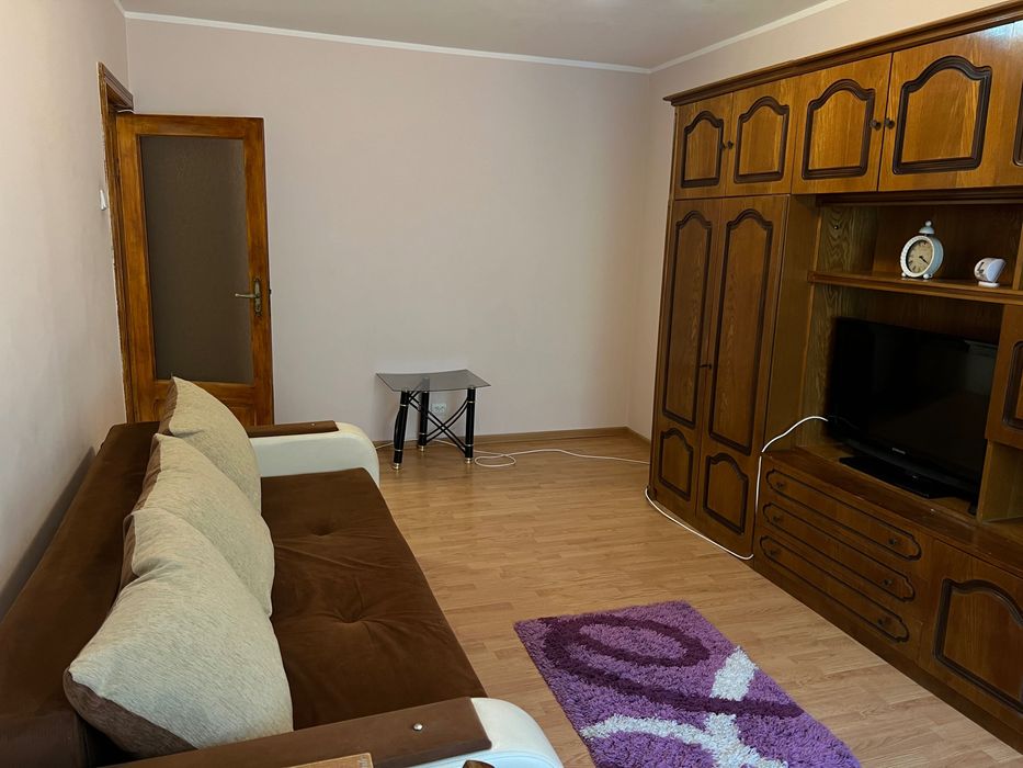 Inchiriez apartament 2 Camere Etaj 1, Micro 17 Galati