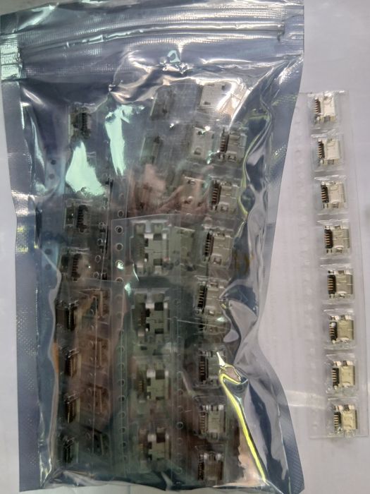 Это набор из Micro USB разъемов.