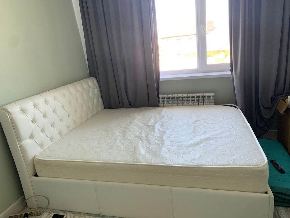 Кровать с матрасом