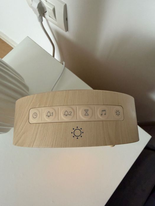 Lampa de noptiera cu diferite functii