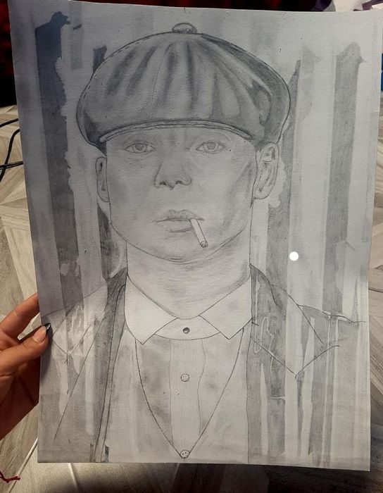 Portrete alb-negru în creion