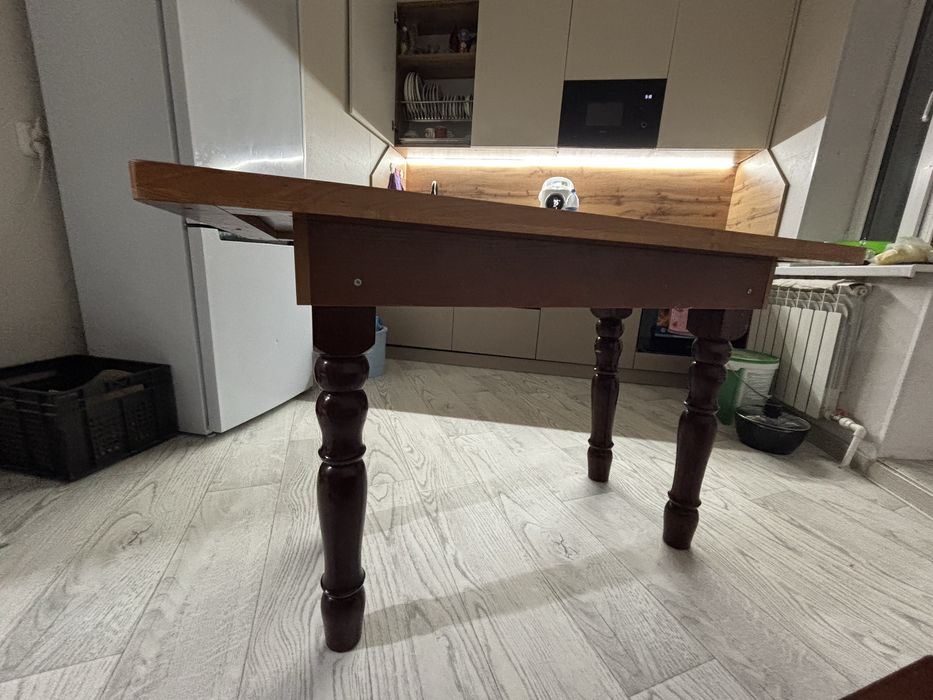 Продаю кухонный стол комплект