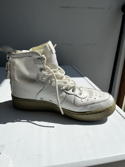 Vand adidasi Nike