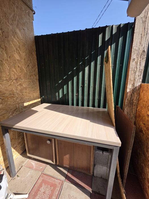 Стол в отличном состоянии