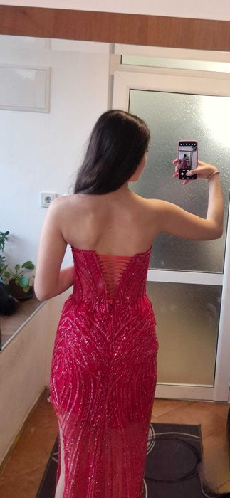 Червена Абитуриентска рокля