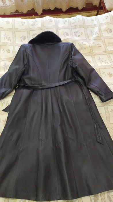 Кожанное женское пальто