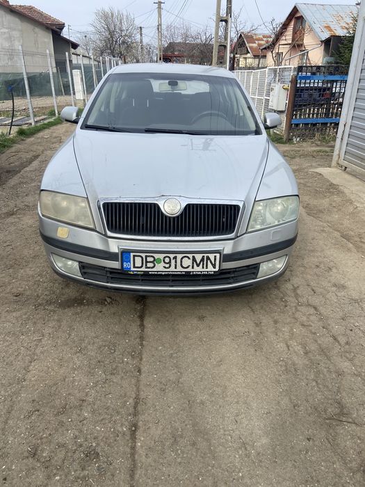 Far/faruri stanga/dreapta skoda octavia 2