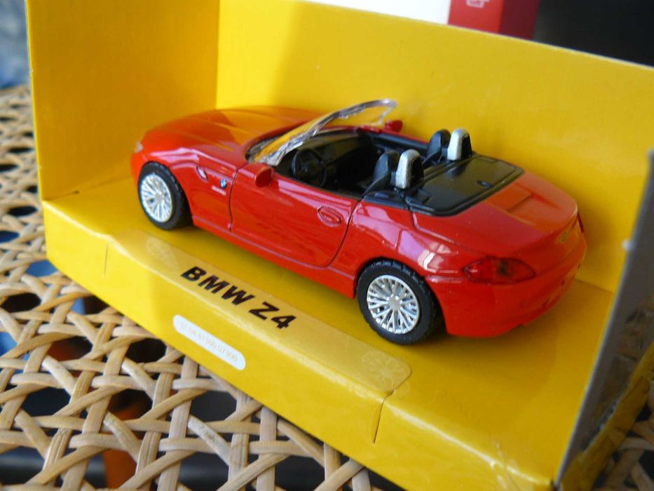Macheta Auto De Colectie BMW Z4 Scara 1:43,Noua In Cutie,Produs RASTAR