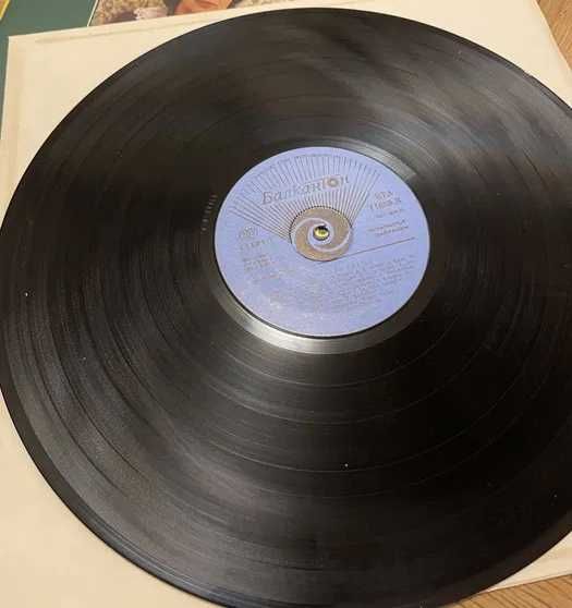 Продавам различни стари грамофонни плочи за колекционери