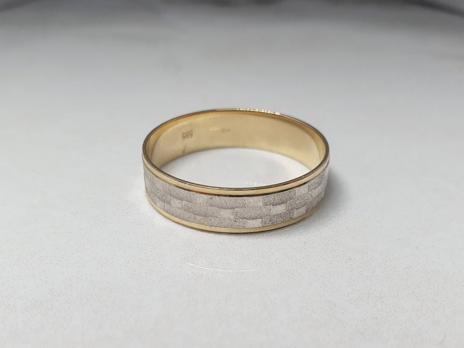 Verighetă din aur galben de 14K cu model din aur alb – mărimea 69