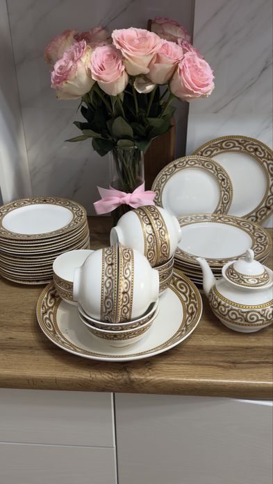 набор посуды в национальном стиле