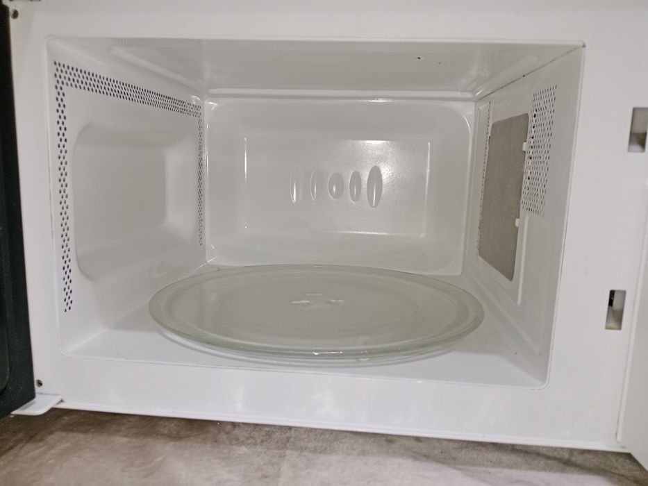 Продаётся микроволновка хорошо работает 1 месяц гарантия есть