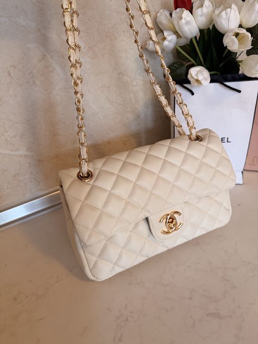 Дамска чанта Chanel Classic среден размер екрю