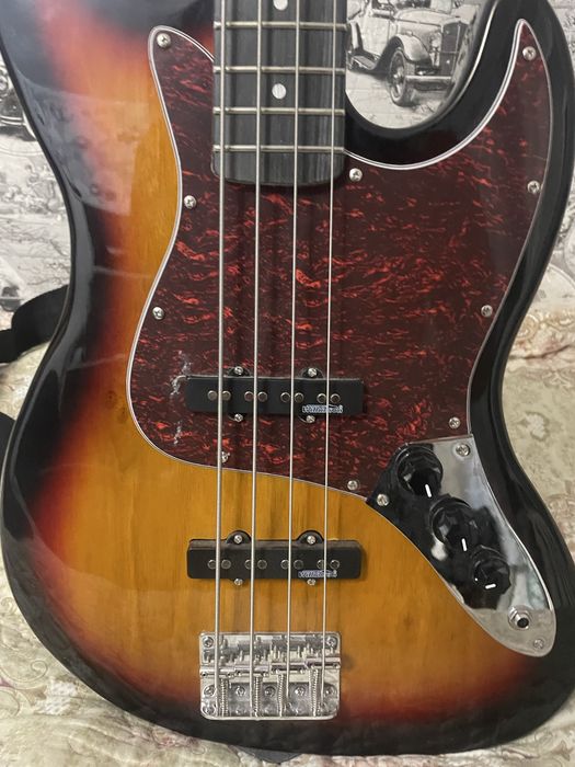 Бас гитара хорошая