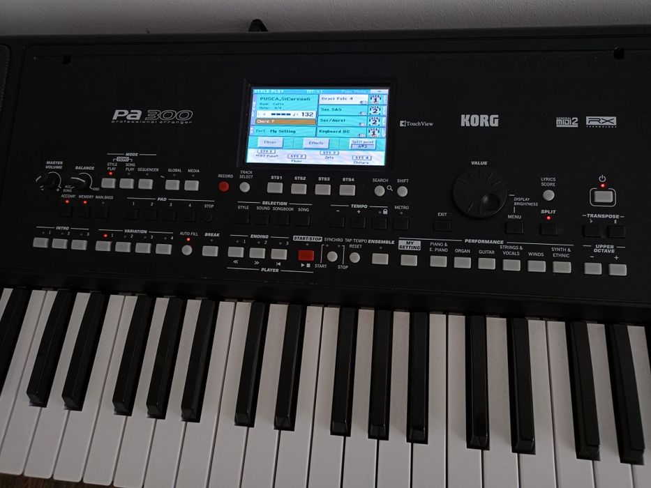 Vând Korg pa 300
