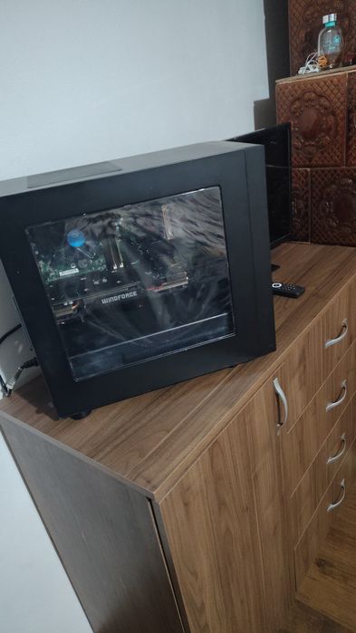 Vând sau schimb unitate gaming